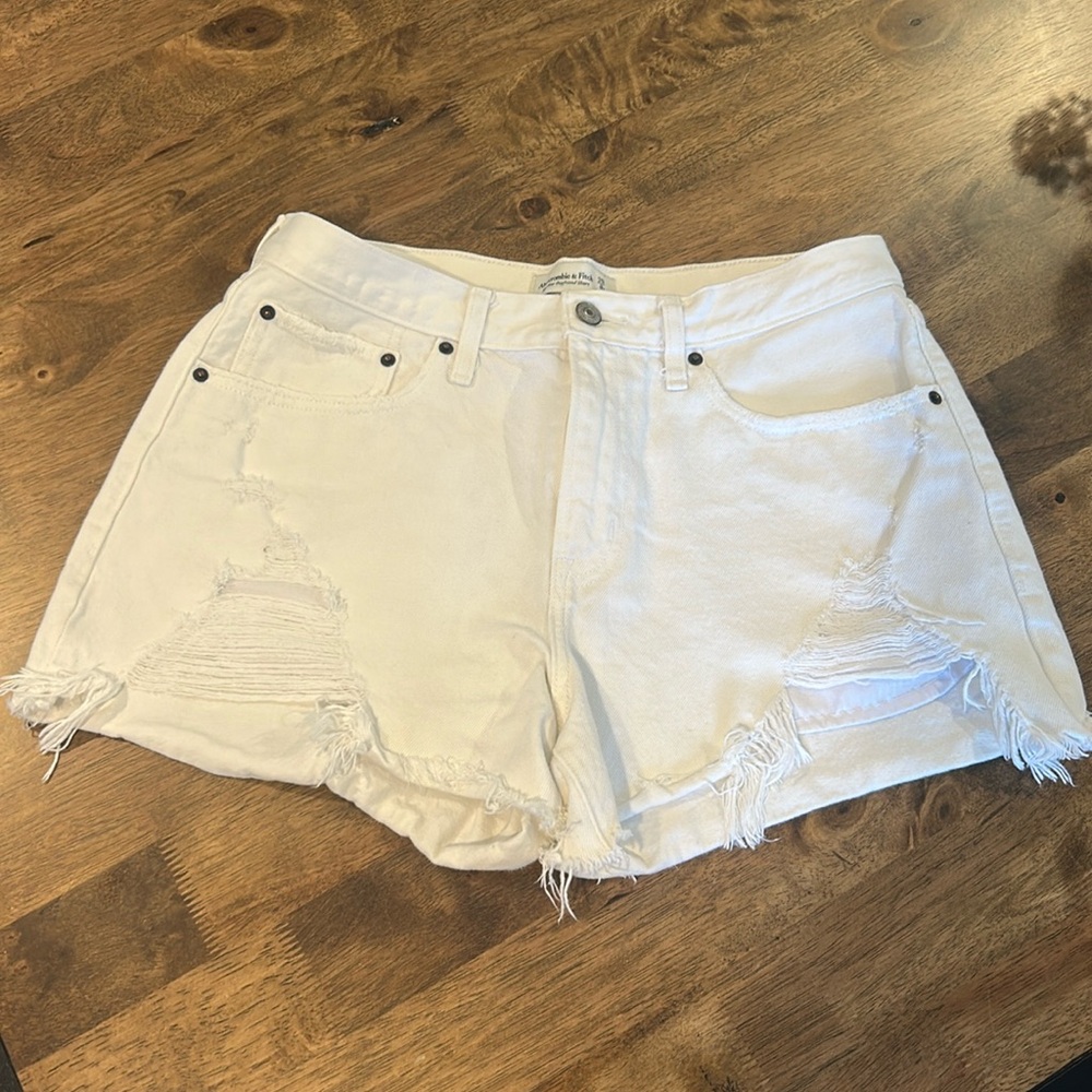 Abercrombie & Fitch Mid Rise Boyfriend Fit White Jean Shorts Size 29